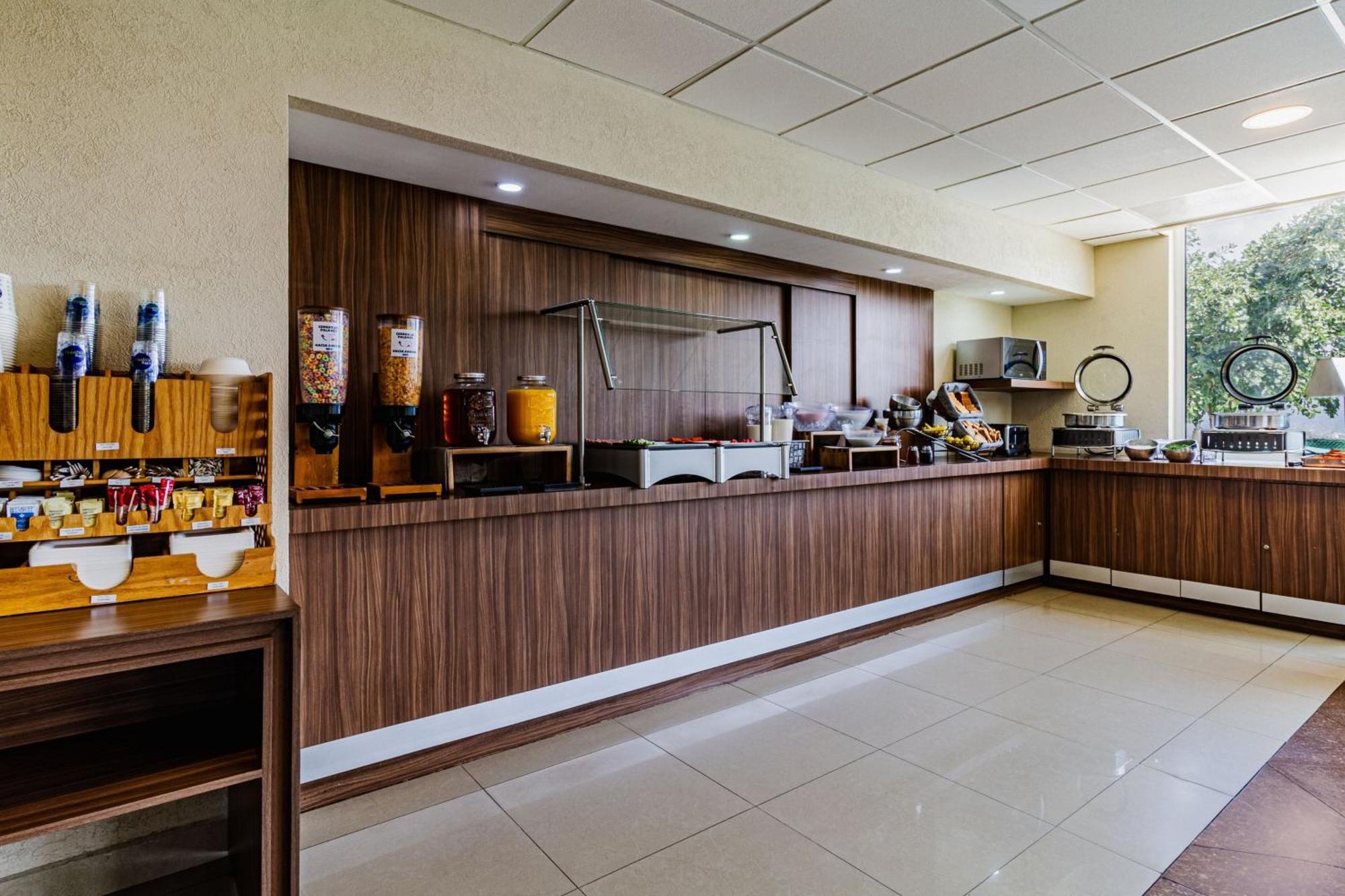City Express By Marriott Tuxtla Gutiérrez Buitenkant foto