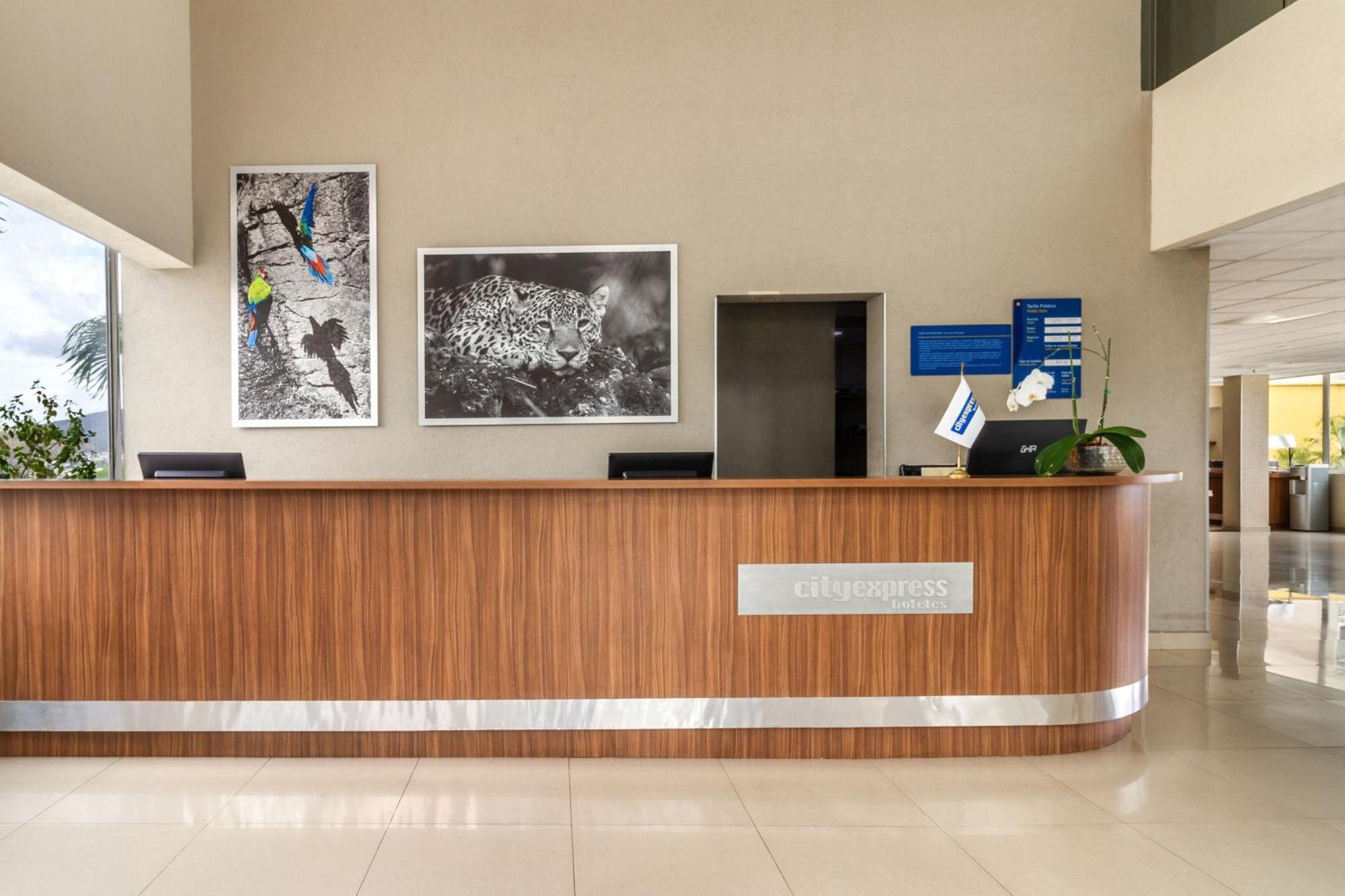 City Express By Marriott Tuxtla Gutiérrez Buitenkant foto